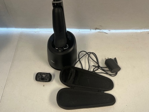 Braun Shaver with Base, Powers Up, E-Commerce Return - Lot 669