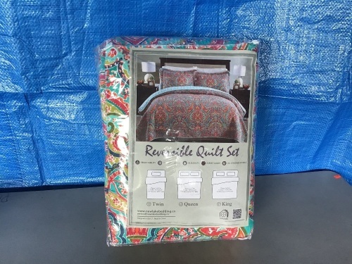 New lake Bedding, Queen Size Quilt Set, New, Retail - $76.89 - Lot 33