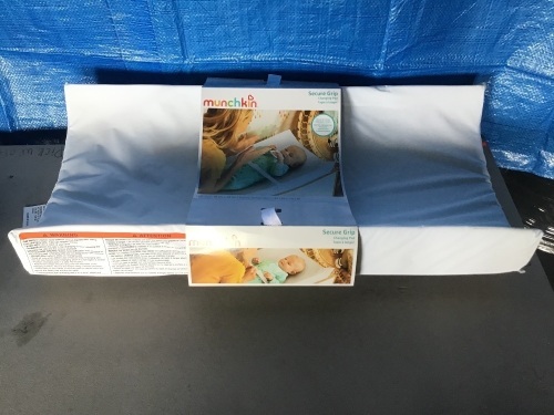 Muchkin Secure Grip Changing Pad, White, New, Retail - $24.38 - Lot 58