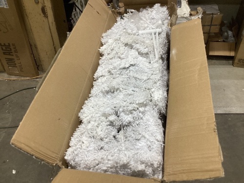 7.5ft White Tree - Lot 406