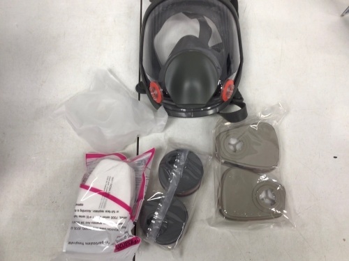 Full Face Respirator, Appears New, Retail 55.99 - Lot 15