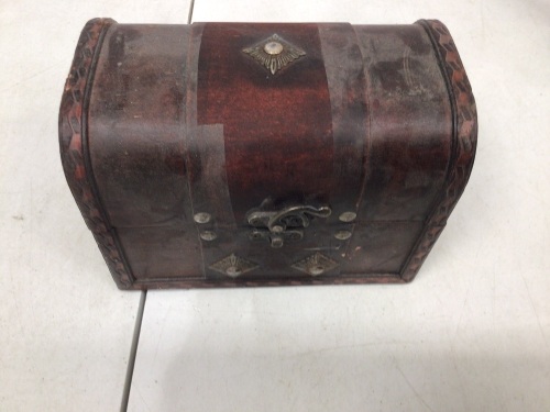 Treasure Chest, E-Commerce Return - Lot 142
