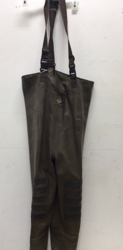 Mens Chest Waders, 8, E-Commerce Return, Retail 75.00 - Lot 144