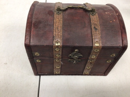 Treasure Chest, E-Commerce Return - Lot 178