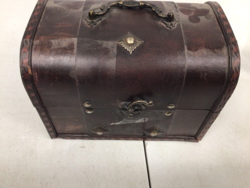 Treasure Chest, E-Commerce Return - Lot 219