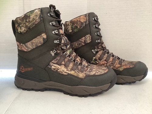 Danner Mens Hunting Boots, 12EE, Appears New, Retail 199.99 - Lot 413