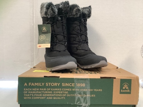 Kamik Womens Snow Boots, 7, Appears new, Retail 94.99 - Lot 491