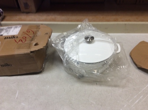 5.5Qt Dutch Oven, Eggshell - Appears New  - Lot 1137