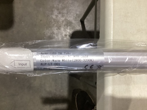 Lot of (4) T8 LED Tube Lights - Lot 662