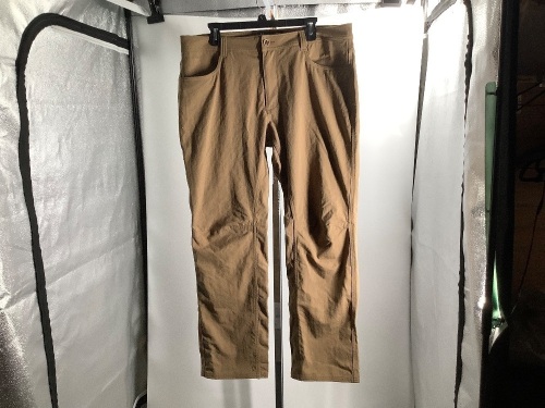 Under Armour Men's Pants, 38x30, Appears New