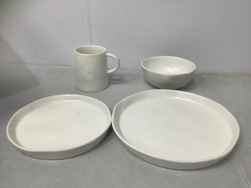 Rugged Dinnerware Set, Appears new - Lot 286
