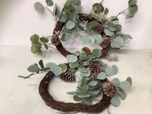 Lot of (2) Decorative Wreaths, E-Comm Return - Lot 596