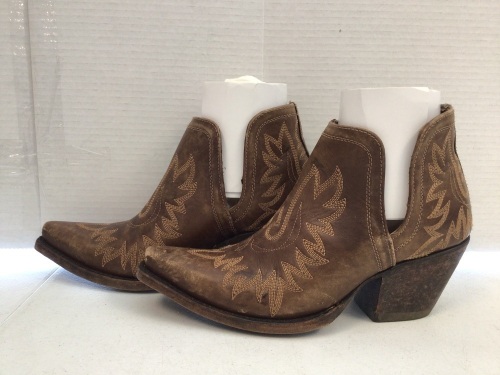 Womens Ariat Booties, 8.5B, E-Comm Return, Retail 199.95 - Lot 507