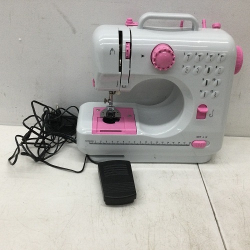 6V Portable Foot Pedal Sewing Machine w/ 12 Stitch Patterns,E-COMMERCE RETURN - Lot 145
