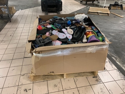 Pallet of Summer Time Items including LOTS of Sandals, Beach Toys & More - Lot 76
