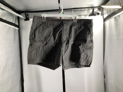 Women's Khaki Shorts, Size 18, Appears New - Lot 133