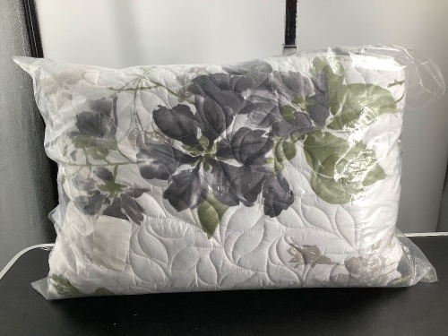 Windowpane Floral Quilt, Appears New - Lot 156