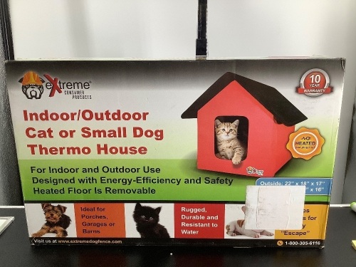 Indoor/Outdoor Cat or Small Dog Thermo House, Appears New - Lot 174