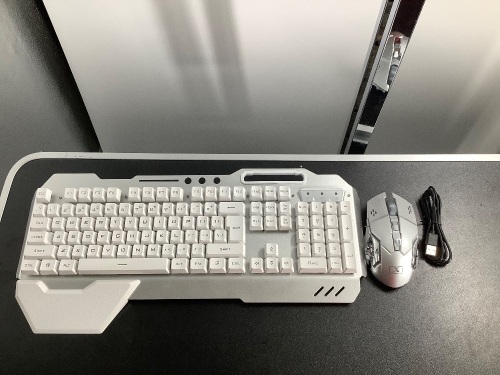 K680 Keyboard and Mouse, Appears New - Lot 195