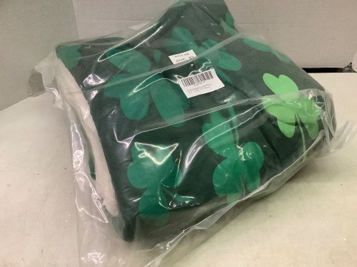 Clover Sherpa Fleece Throw, Appears New - Lot 322