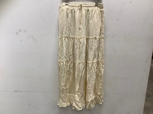 Womens Skirt, S, E-Comm Return - Lot 397