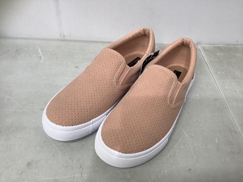 DailyShoes Womens Slip-on Sneakers, 8, Appears new, Retail 39.99 - Lot 438