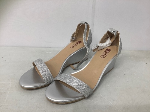 Dream Pairs Womens Low Wedge Sandals, 7.5, Appears new, Retail 35.99 - Lot 104
