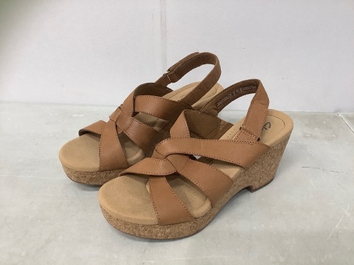 Clarks Womens Wedge Sandal, 10M, Appears new, Retail 79.99 - Lot 114