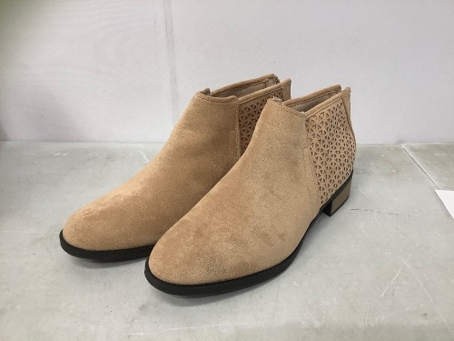 Womens Booties, 9, Appears New - Lot 125