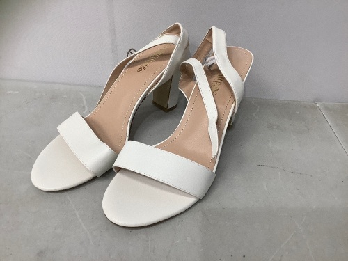 Dream Pairs Women's Chunky High Heel Sandals, 11, Appears New, Retail 48.99 - Lot 119