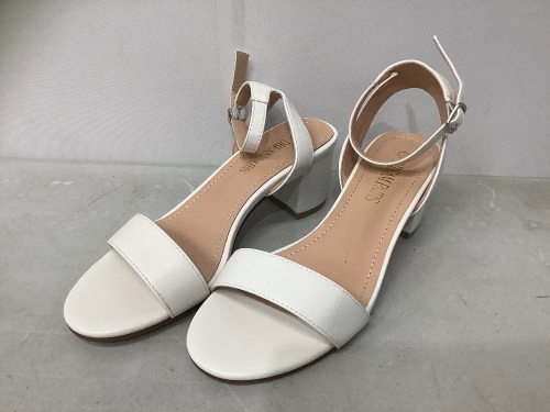 Dream Pairs Womens Chunky Low Heel Sandals, 7, Appears new, Retail 48.99 - Lot 161