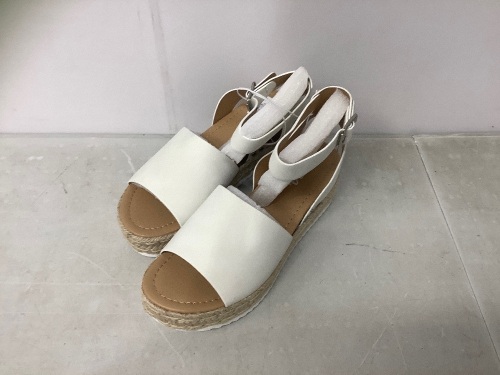 Soda Womens Platform Sandals, 8.5, New, Retail 30.00 - Lot 226