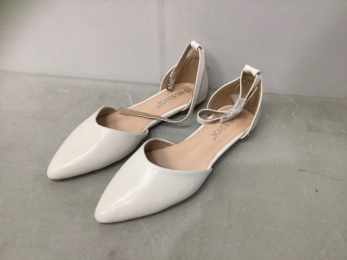MUSSHOE Womens Pointed Toe Flats, 8, Appears New, Retail 39.99 - Lot 227