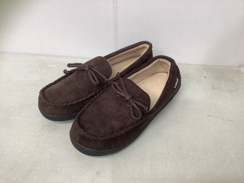 Isotoner Men's Moccasin Slippers, 8-9, Appears New, Retail 40.00 - Lot 323