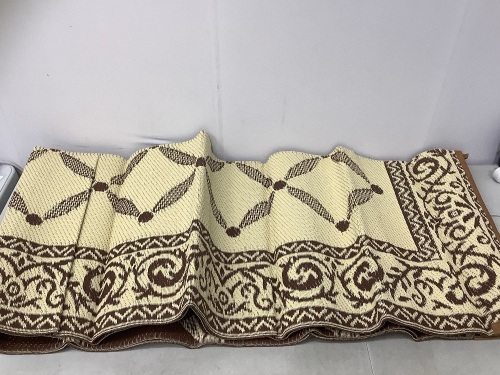 Outdoor Rug, Appears new - Lot 490
