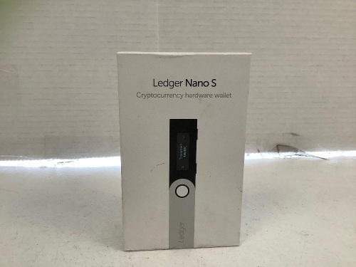 Ledger Nano S Hardware Wallet, Powers Up, E-Comm Return, Retail 59.00 - Lot 510
