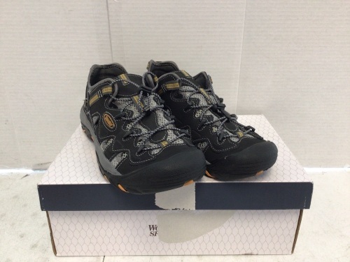 World Wide Sportsman Water Shoes for Men, 9.5, E-Comm Return, Retail 49.99 - Lot 336