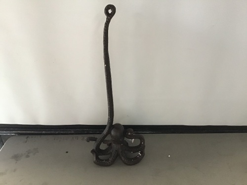 Octopus, Paper Towel Holder, like New, Retail - $59.95