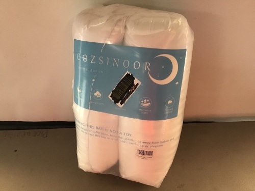 Cozsinoor, Cozy Luxury Pillow, Queen Size, new, Retail - $26.49 - Lot 220