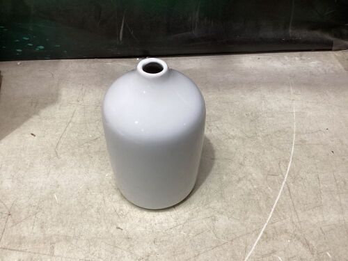 Hosley 8" White Ceramic Vase - Lot 543