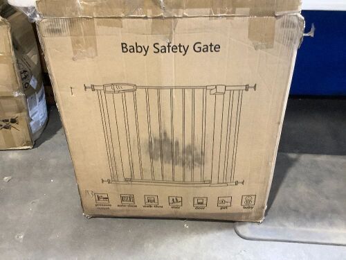 Baby Safety Gate  - Lot 642