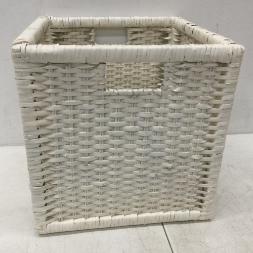 BRANAS WHITE BASKET,NEW - Lot 103