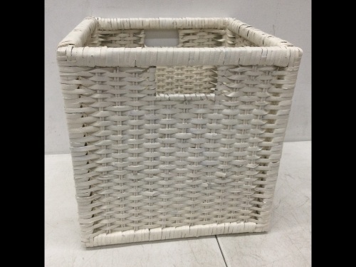 BRANAS WHITE BASKET,NEW - Lot 84