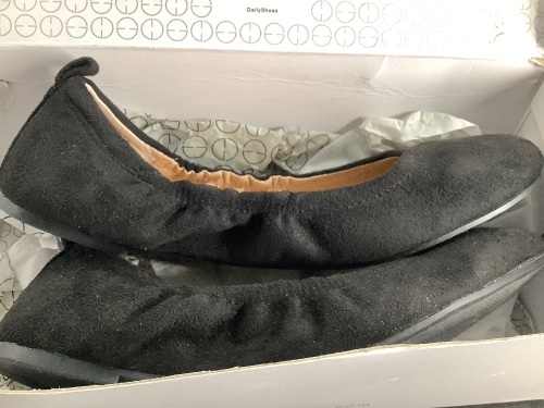 Women's Flats, 8.5, Appears New - Lot 104