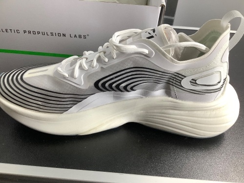 Women's Streamline Athletic Shoes, 7, Appears New - Lot 107
