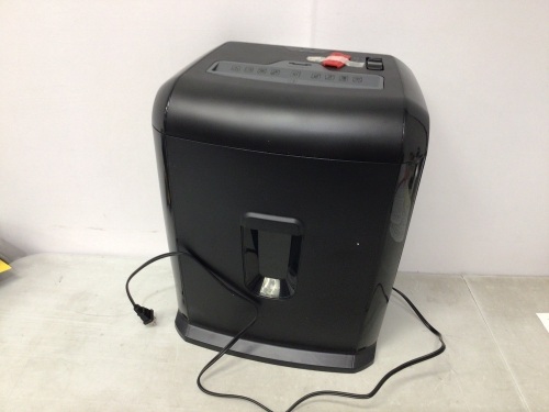 Staples 10 Sheet Paper Shredder, Powers Up, Appears New - Lot 162