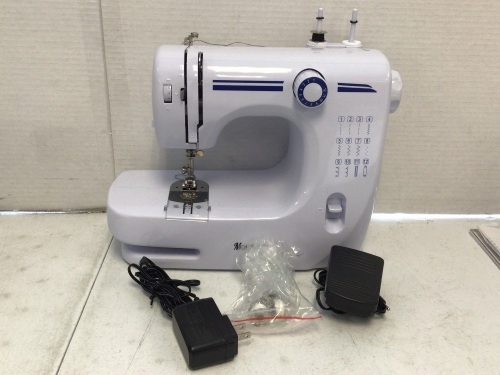 Sewing Machine, Powers Up, E-Comm Return - Lot 546