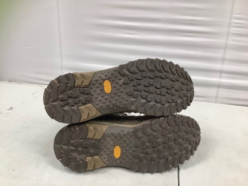 Under Armour Mens Boots, 10.5, E-Comm Return - Lot 468
