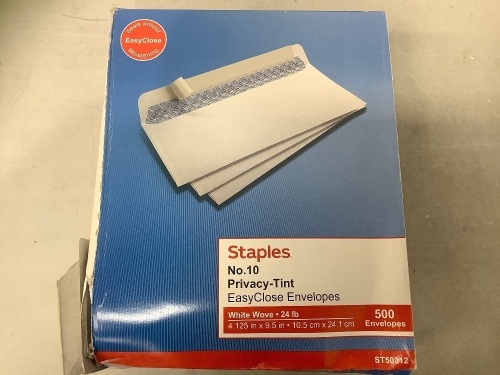Staples Privacy Easy Close Envelopes, E-Comm Return - Lot 167