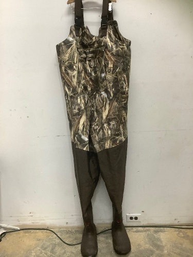 Lacrosse Waders, 10 Med, E-Comm Return, Retail 359.99 - Lot 17